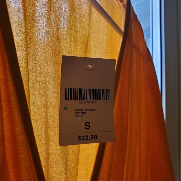 Brand new dress - Picture 4 of 6